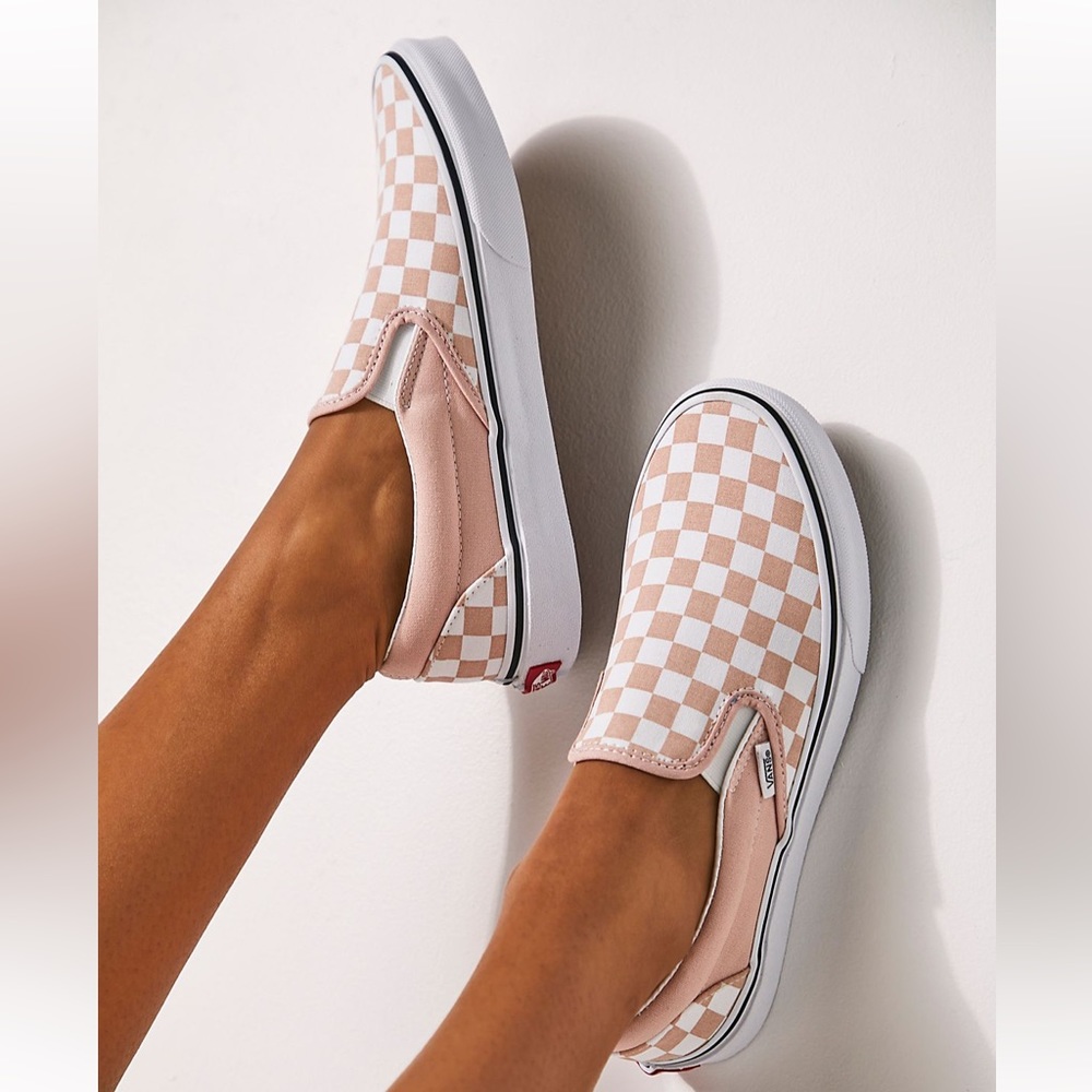 Vans Classic Checkered Slip-Ons in Rose Smoke Size 8.5